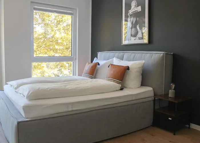 New York - Fuer Freunde & Familien, Stadtnah, Parkplatz, E-ladestation, Gitterbox Fuer Fahrraeder, Fitnessstudio, Digitale Gaestemappe Mit Restaurant- Und Unternehmenstipps Coblença